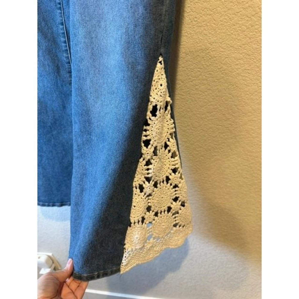 Upcycled OOAK Boho Womens Flare Jeans Crochet Lace Inset bell bottom Sz 21 - Picture 7 of 7